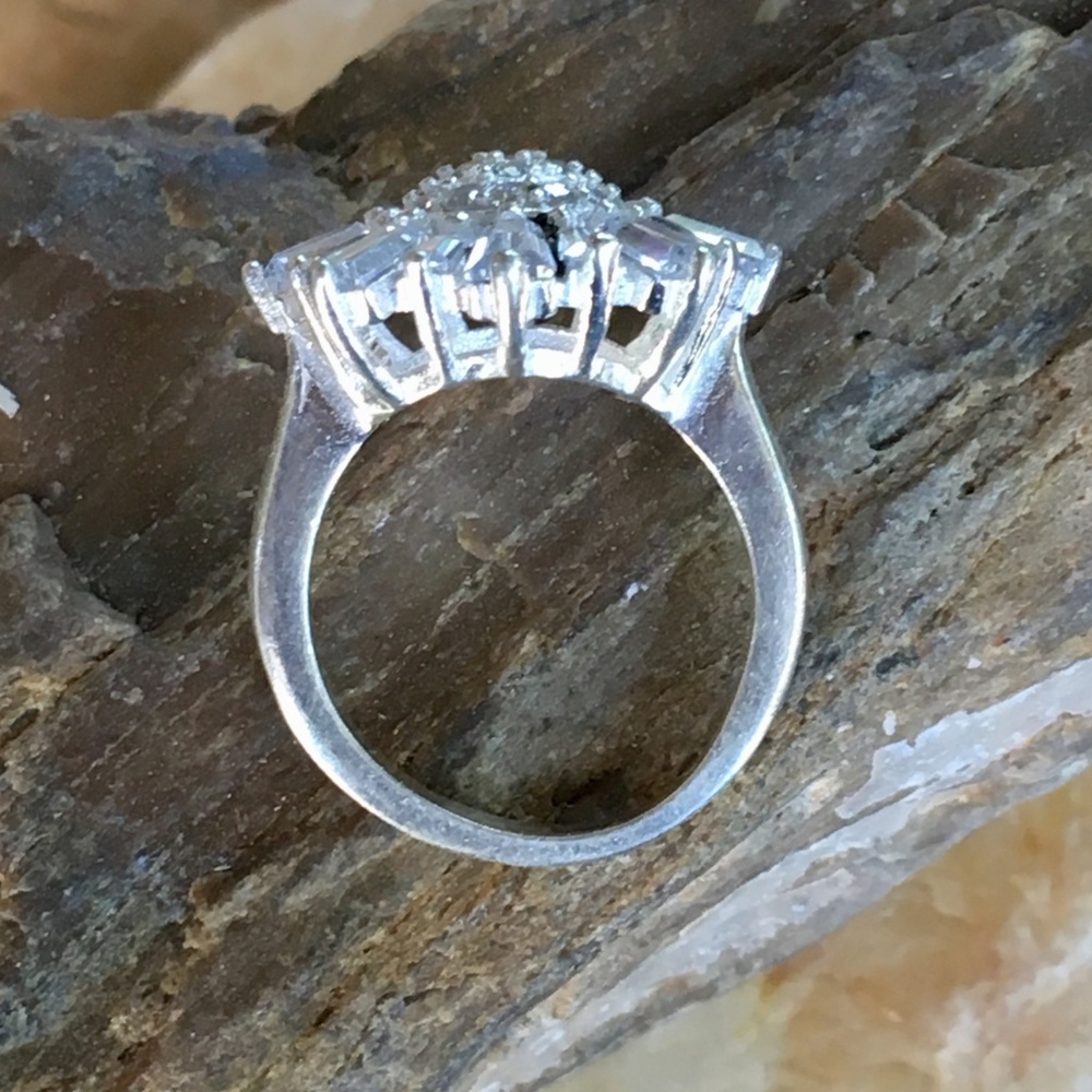 NEW faceted white topaz cocktail ring - Picture 5 of 7